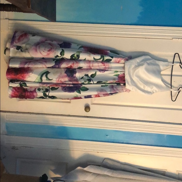 Prom dress - Picture 1 of 8